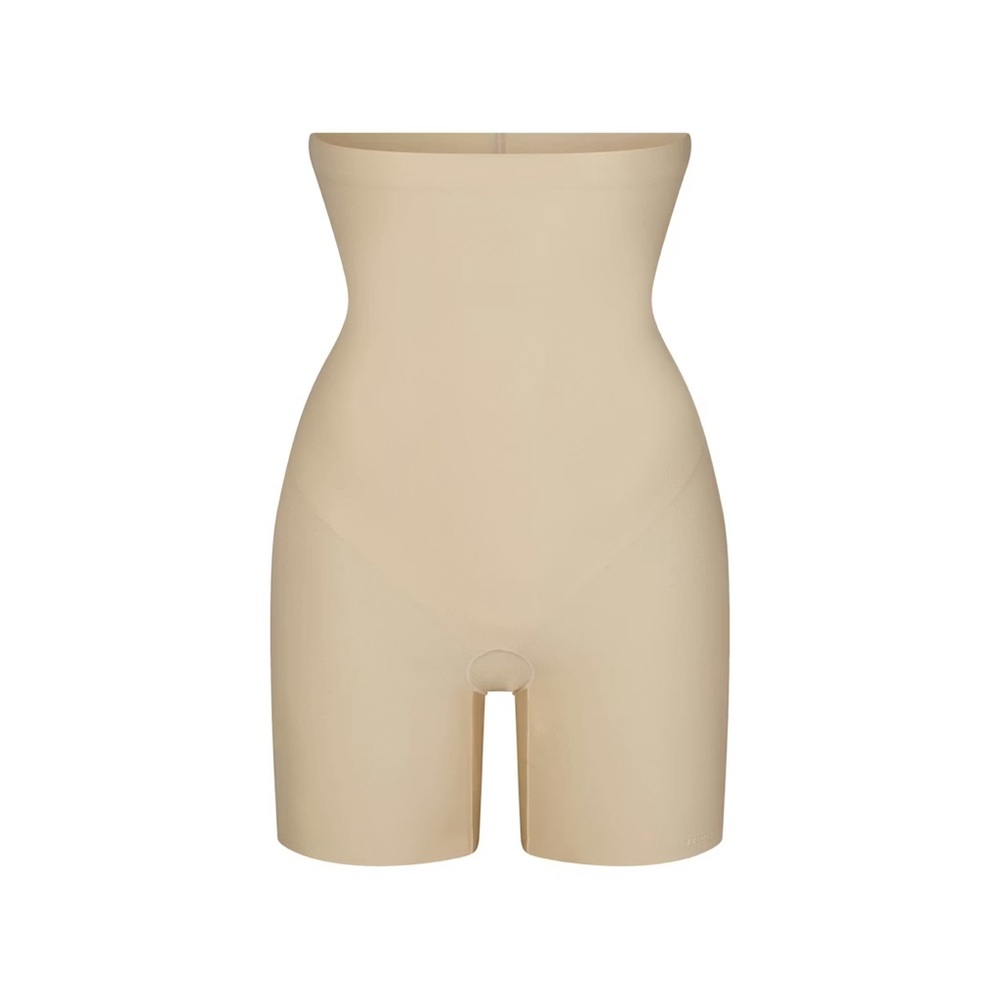 NEW SKIMS High-Waisted Mid Thigh Short- Clay (size XS)